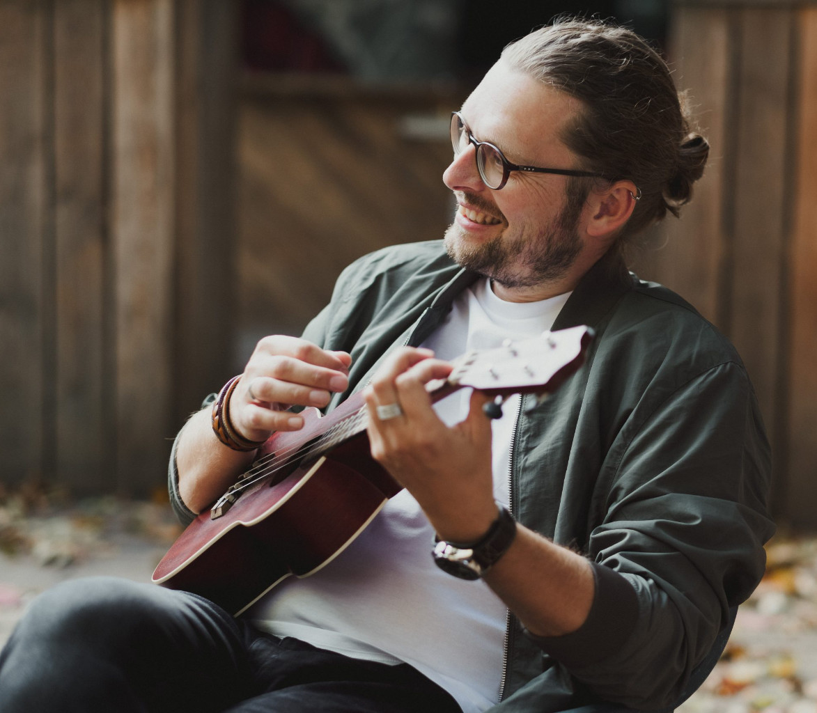 Pressebild2 Simon-Becker_Foto_Thomas-Sasse-scaled_crop